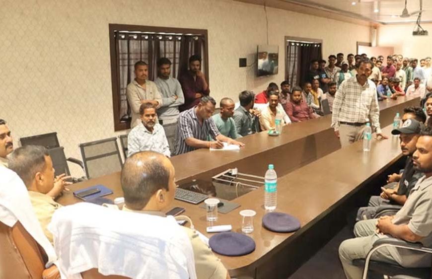 डीजे संचालन पर नई पाबंदी: कबीरधाम एसपी ने संचालकों से की बैठक