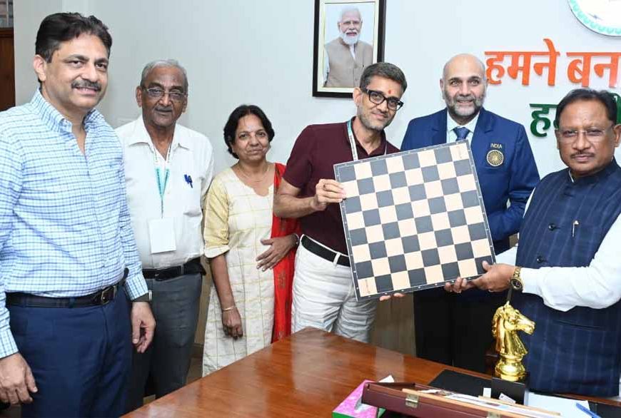 मुख्यमंत्री साय से ग्रैंडमास्टर प्रवीण महादेव थिप्से ने की सौजन्य भेंट