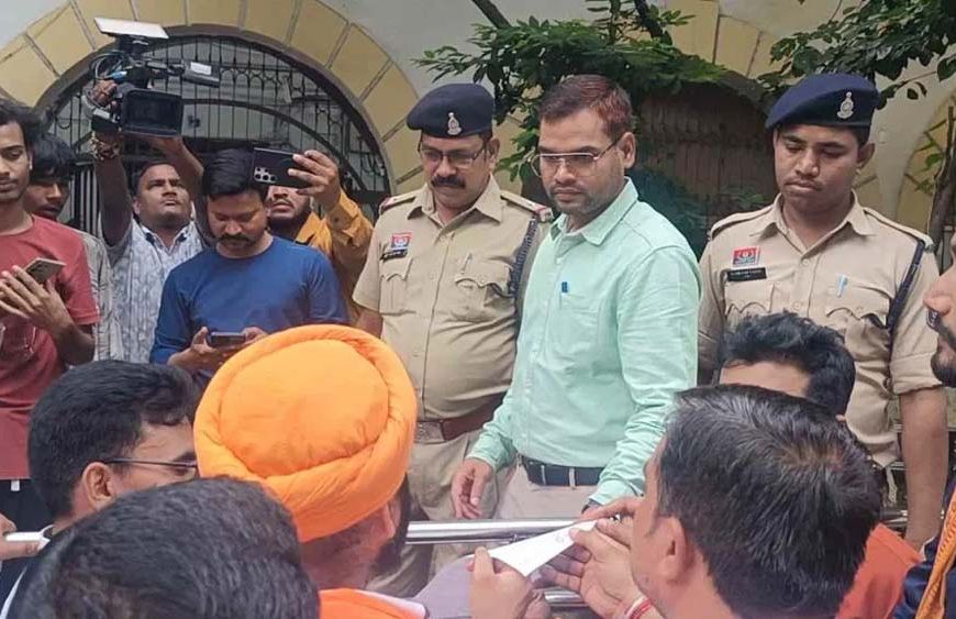 नवरात्रि में गरबा आयोजनों में अश्लीलता पर रोक की मांग, हिंदू संगठनों ने कलेक्टर को सौंपा ज्ञापन