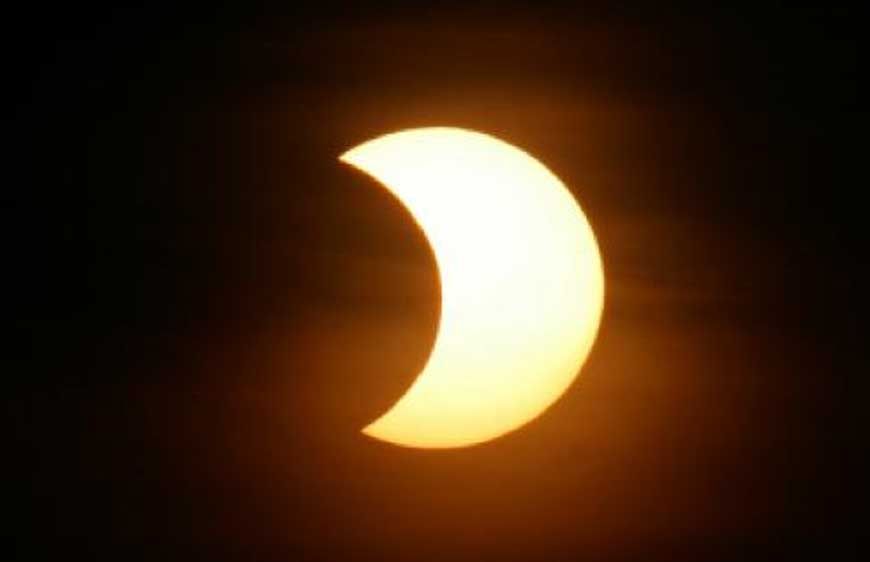 साल का आखिरी सूर्य ग्रहण कब लगेगा? जानिए भारत में दिखाई देगा या नहीं