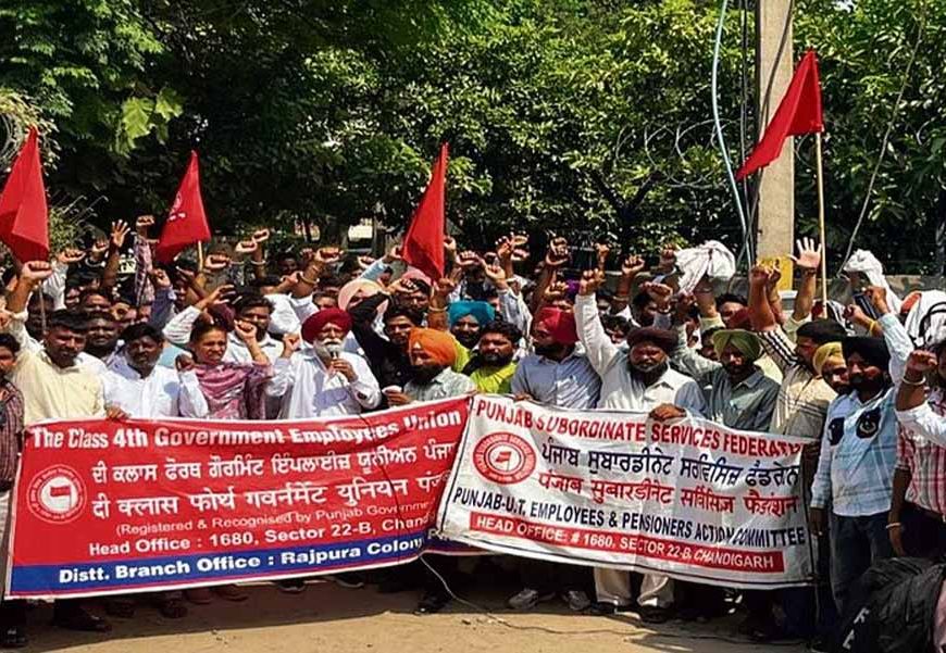 पटियाला में स्वास्थ्य मंत्री को सौंपा मांगों का ज्ञापन