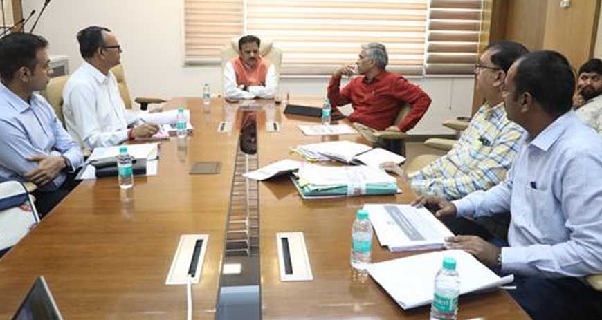 उप मुख्यमंत्री शुक्ल ने रीवा में पुनर्घनत्वीकरण योजना के कार्यों की समीक्षा की