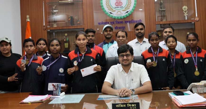 रायपुर : राज्य स्तरीय एथलेटिक्स प्रतियोगिता में बीजापुर ने रचा इतिहास, 8 स्वर्ण, 2 रजत और 1 कास्य पदक जीते