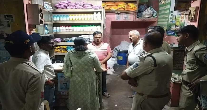 रीवा में SDM को महंगे दाम पर खाद बेचने वाला दुकानदार पकड़ा गया, दुकान सील