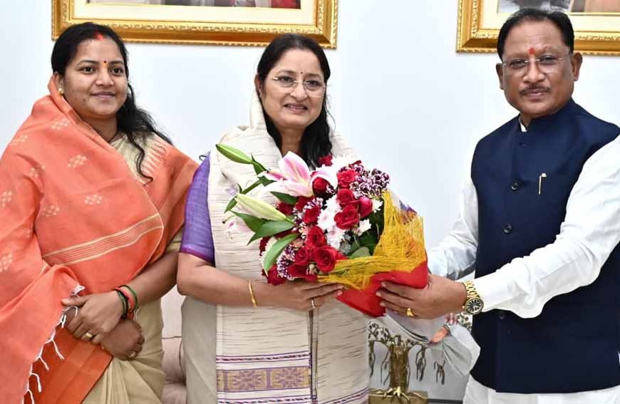 मुख्यमंत्री साय से केंद्रीय महिला एवं बाल विकास मंत्री श्रीमती अन्नपूर्णा देवी ने की सौजन्य भेंट