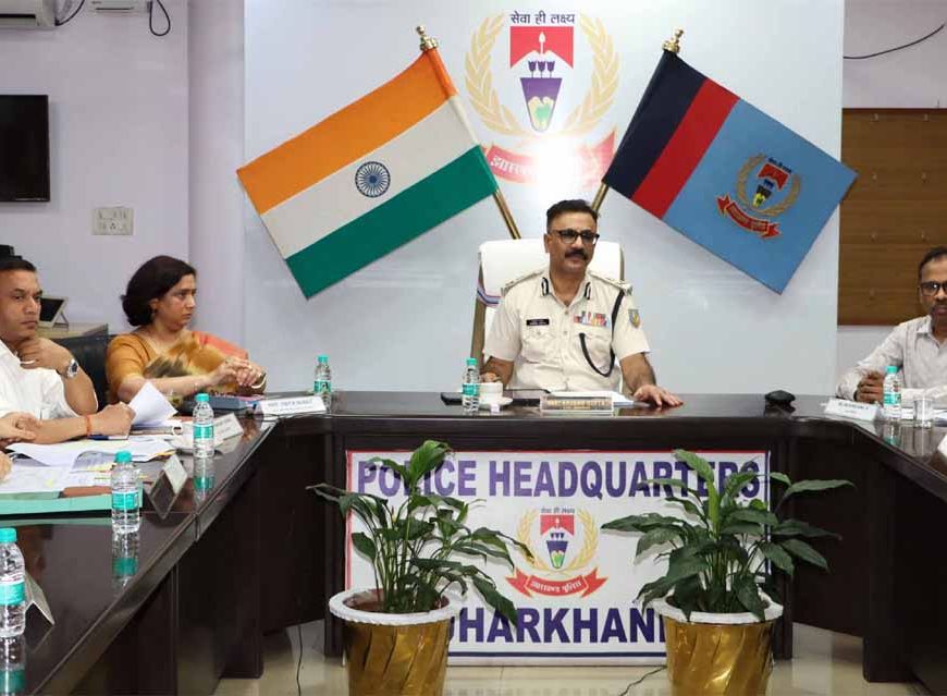 दुर्गा पूजा की तैयारियों पर DGP अनुराग गुप्ता की बैठक, जिलों के अधिकारियों को दिए अहम निर्देश