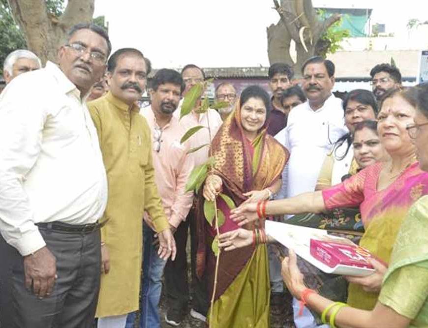 राज्यमंत्री श्रीमती गौर बोलीं – प्रधानमंत्री मोदी ने राष्ट्रसेवा से बढ़ाया भारत का गौरव