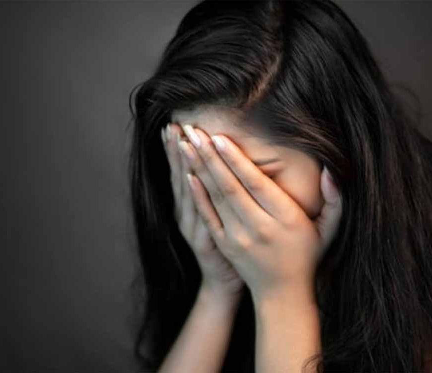 गहने और पासपोर्ट लेकर NRI पति फरार, हैदराबाद की महिला ने सरकार से लगाई मदद की गुहार