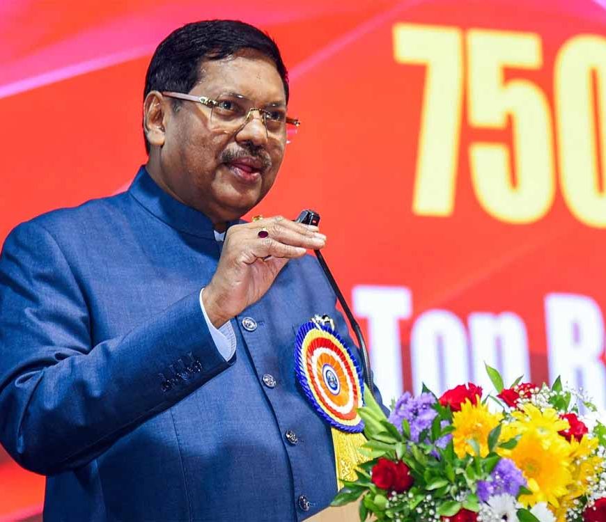 CJI बीआर गवई ने भगवान विष्णु टिप्पणी पर दी सफाई, VHP ने संयम बरतने की दी नसीहत