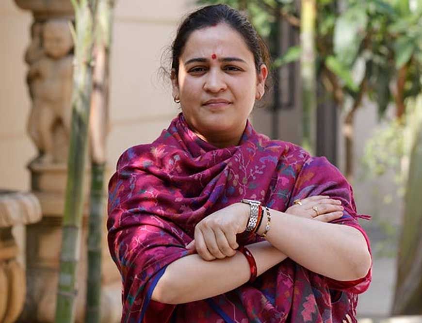 जमीन घोटाले में अपर्णा यादव की मां समेत 5 पर FIR, लखनऊ पुलिस की बड़ी कार्रवाई