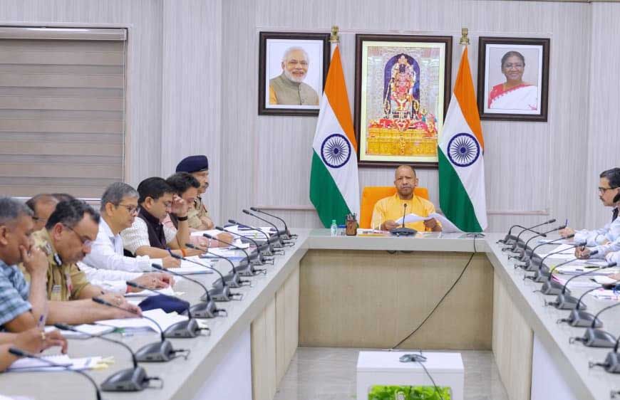 हर्ष उल्लास के साथ मने आगामी पर्व-त्योहार, लोगों की सुरक्षा, सुविधा का रखें पूरा ध्यान- मुख्यमंत्री