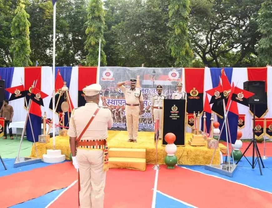 सेवा और समर्पण को सलाम, आरपीएफ स्थापना दिवस पर आईजी ने 40 जवान सम्मानित