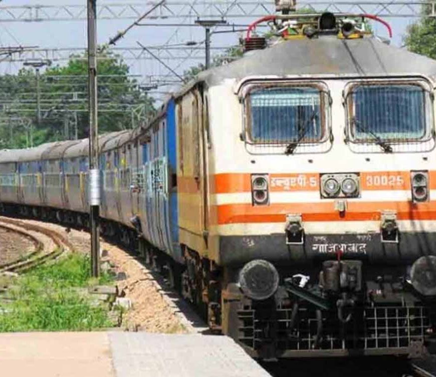 नवरात्रि पर यात्रियों को राहत: 9 दिन डोंगरगढ़ स्टेशन पर रुकेंगी 10 एक्सप्रेस ट्रेनें, देखें पूरा शेड्यूल