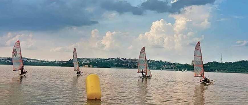 भोपाल में राजा भोज सेलिंग चैंपियनशिप का जलवा, 100+ प्लेयर्स हवा के संग दिखा रहे हुनर