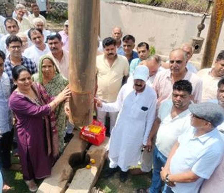 चिल्ड्रन पार्क में नया ट्यूबवेल: नींव पत्थर रखकर शुरू हुआ निर्माण कार्य