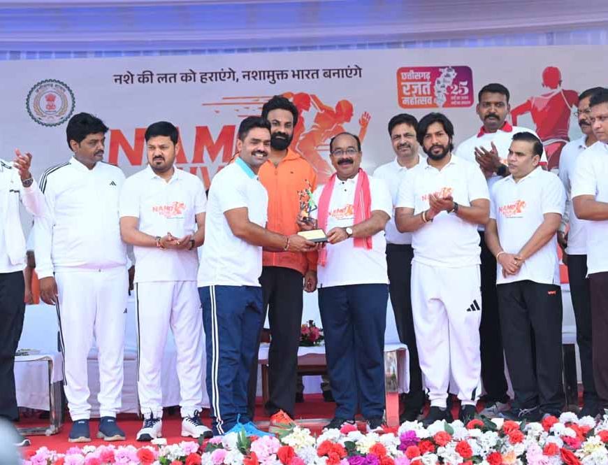 उप मुख्यमंत्री अरुण साव ने झंडी दिखाकर ‘नमो युवा रन’ का किया शुभारंभ, ऐतिहासिक दौड़ में 10 हजार से अधिक युवाओं का दिखा जोश और जज्बा