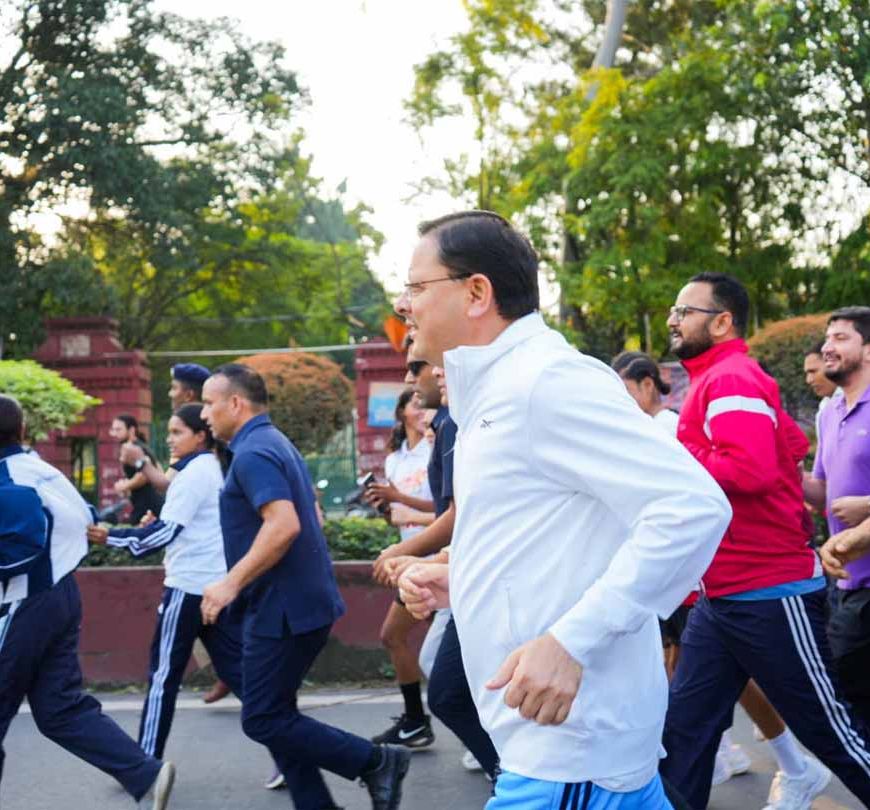 देहरादून में CM धामी ने ‘नमो युवा रन’ को दिखाई हरी झंडी, खुद भी दौड़े मैदान में!
