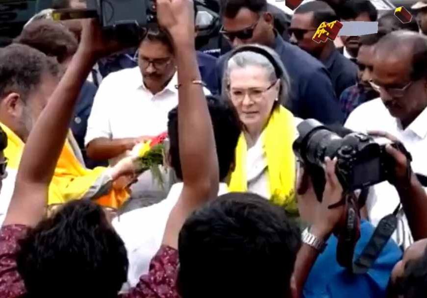 श्री नारायण गुरु समाधि कार्यक्रम में पहुंचे राहुल-प्रियंका-सोनिया, कहा- इंसानों के प्रति करुणा जरूरी