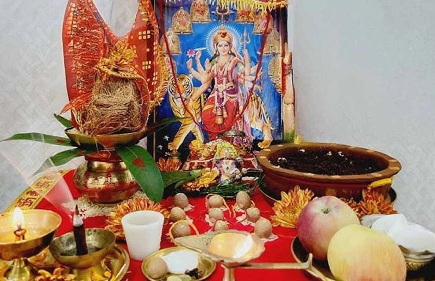 नवरात्रि पूजा के लिए खास: जली बाती, नारियल और कलश का सही तरीका