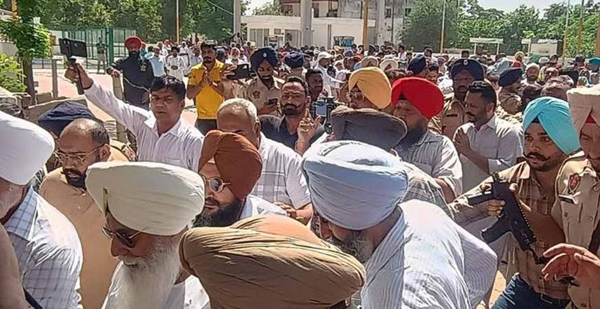 सजा कटते ही जेल में भिड़े बिक्रम मजीठिया और ब्यास डेरा प्रमुख, 35 मिनट की चर्चा