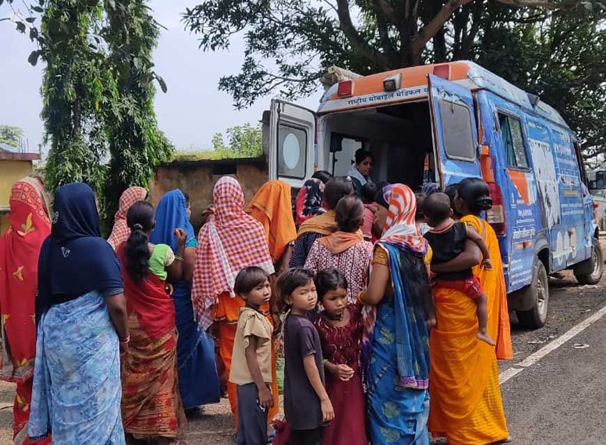 रायपुर : स्वस्थ नारी, सशक्त परिवार अभियान अंतर्गत सुदूर अंचलों तक पहुँची विशेषज्ञ स्वास्थ्य सेवाएँ
