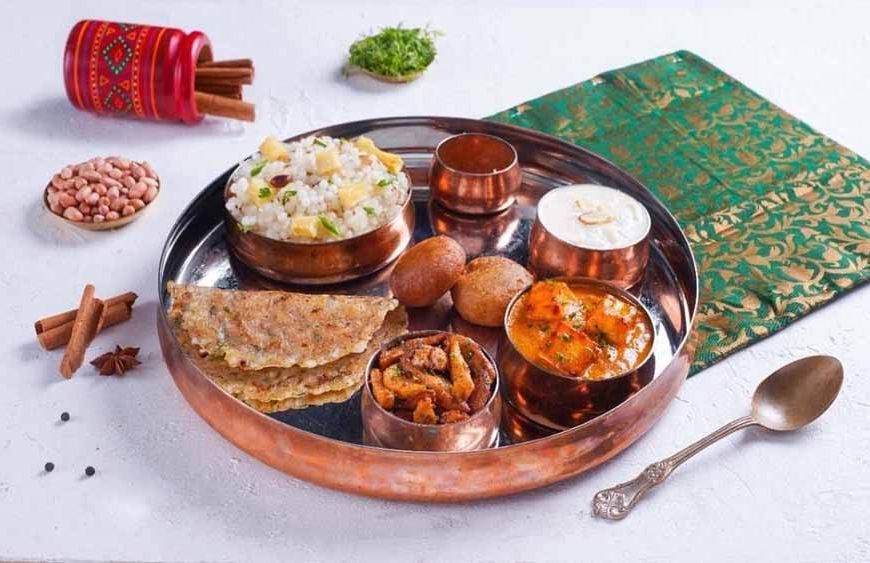 नवरात्रि में रेलवे का खास तोहफा: ट्रेन में मिलेगा स्वादिष्ट फलाहारी भोजन
