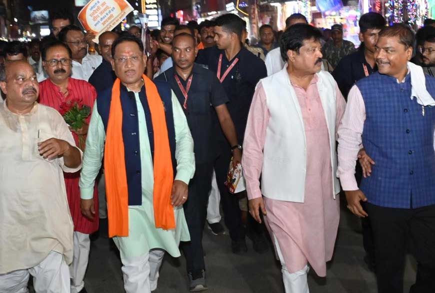 रायपुर : जीएसटी बचत उत्सव का जायजा लेने बाजार पहुंचे मुख्यमंत्री  साय