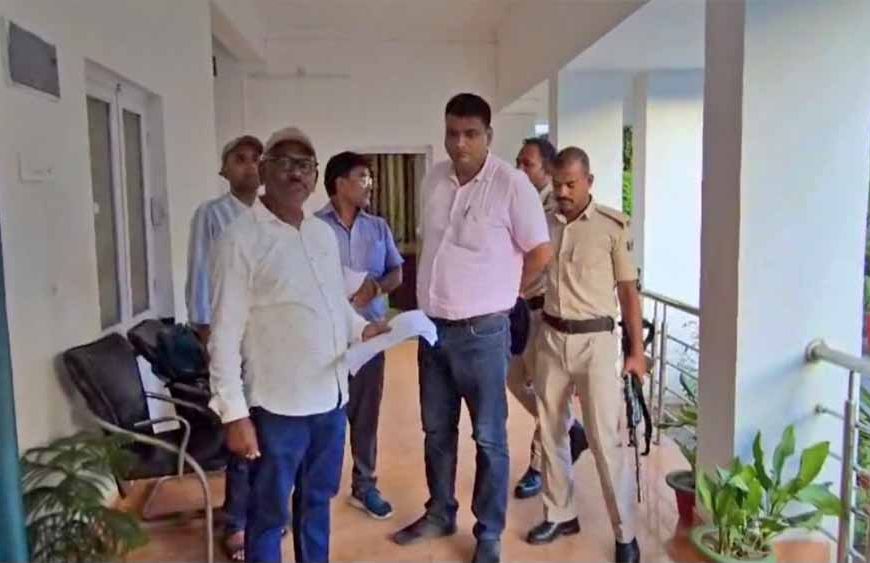 बेगूसराय: रिश्वत लेते सहकारिता पदाधिकारी रंगे हाथ गिरफ्तार