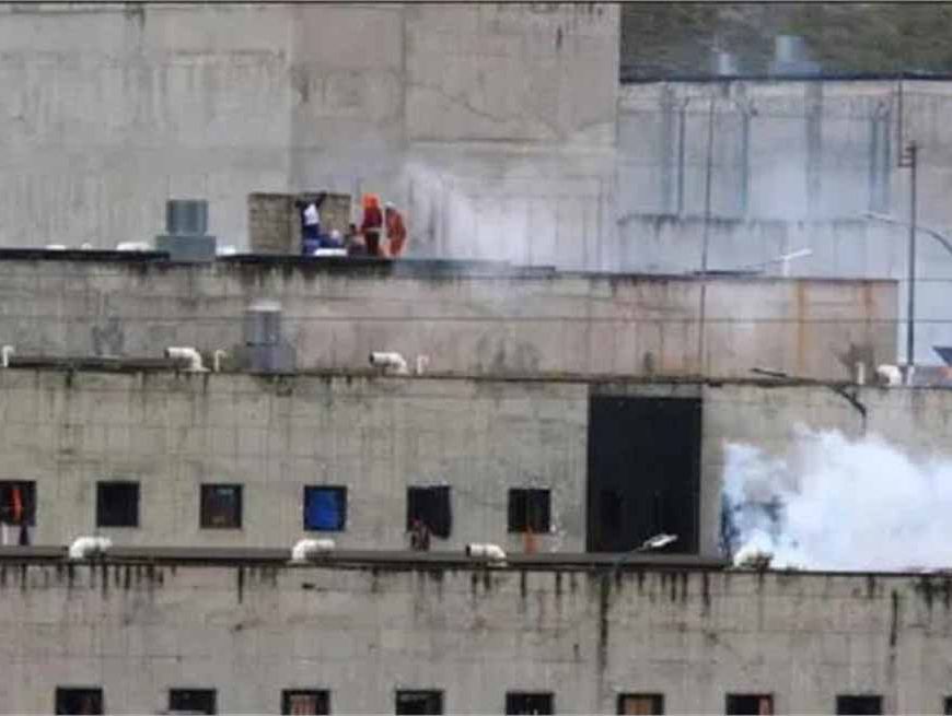 इक्वाडोर की जेल में भीषण दंगा: गोलीबारी और धमाकों में 14 की मौत