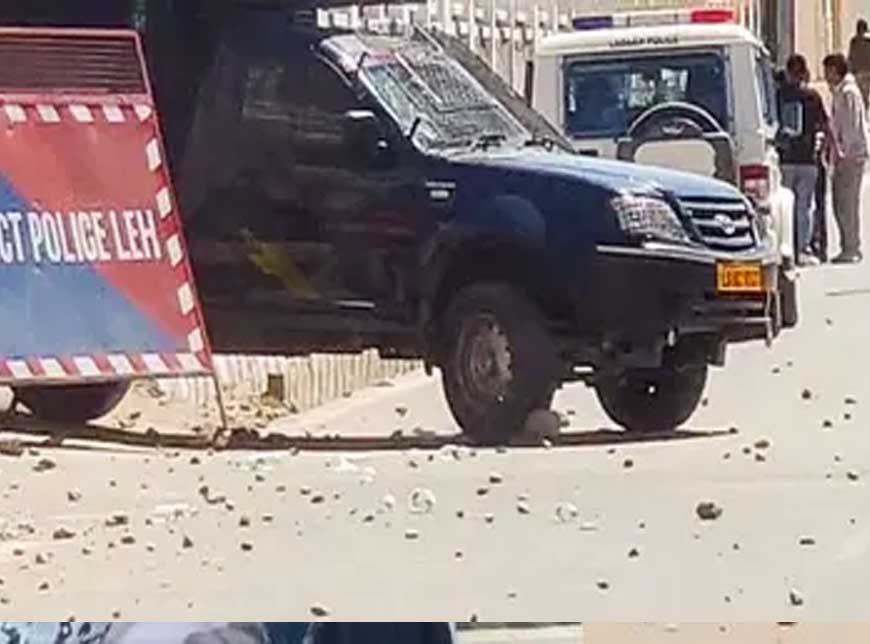 लेह में कर्फ्यू का असर: सन्नाटा पसरा, इंटरनेट धीमा, चप्पे-चप्पे पर सुरक्षा तैनात