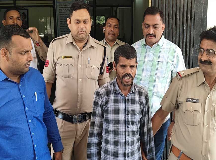 तांत्रिक क्रिया के लिए कब्रों से छेड़छाड़ करने वाला बदमाश गिरफ्तार