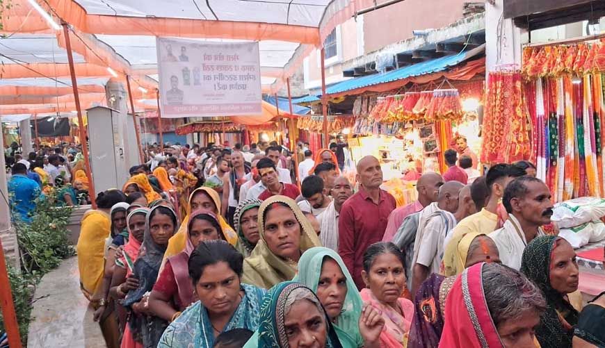 योगी सरकार में सनातन का महापर्व नवरात्रि बना आस्था और विकास का संगम, यूपी के देवी मंदिरों में उमड़ रहे लाखों श्रद्धालु