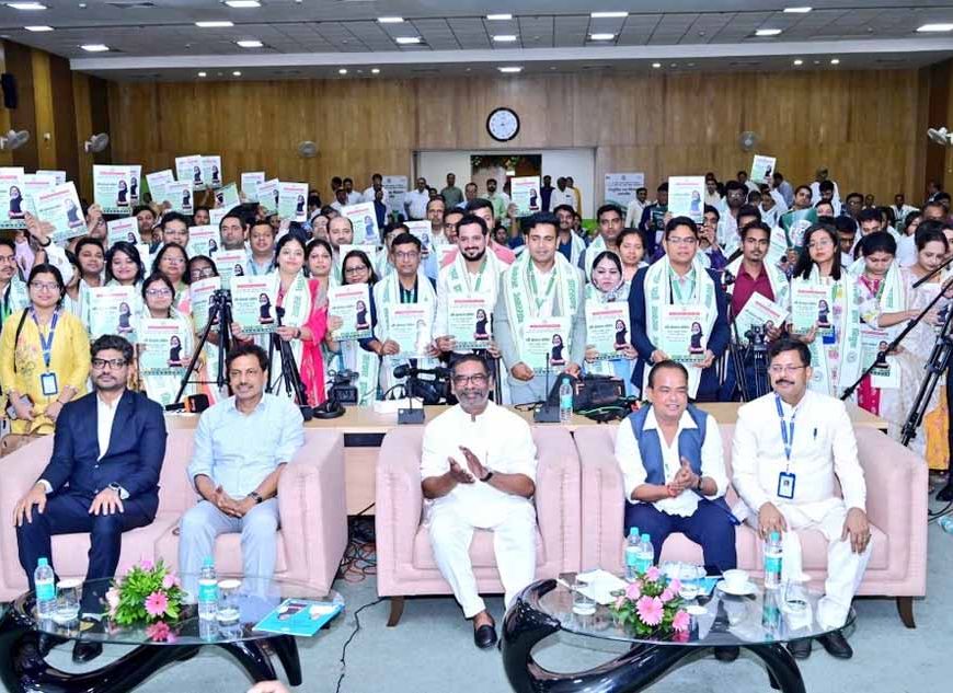 160 नए चिकित्सकों और मेडिकल शिक्षकों को CM हेमंत ने सौंपे नियुक्ति पत्र