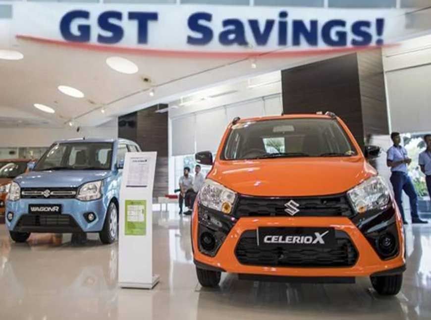 सिर्फ ₹1,999 EMI में कार! बाइक छोड़ Maruti की कारें खरीद रहे लोग, 80,000 यूनिट्स बिकीं