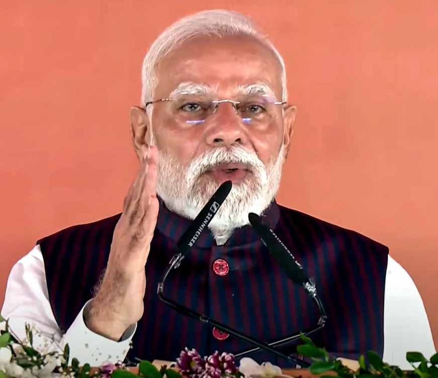 फर्राटा भरती नई ट्रेन! पीएम मोदी ने हरी झंडी दिखाकर की लॉन्चिंग, इन शहरों के बीच अब सफर आसान