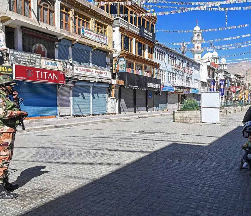 सोनम वांगचुक की गिरफ्तारी के बाद लद्दाख में तनाव! हर कोने पर सुरक्षा के कड़े इंतज़ाम