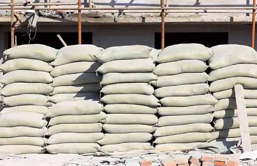 सीमेंट के दाम घटे, पर घर बनाने वालों को राहत नहीं