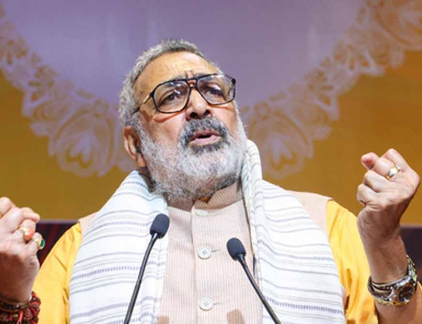 गिरिराज सिंह का हमला: कांग्रेस और तेजस्वी यादव झूठ फैला रहे, NDA कर रही विकास
