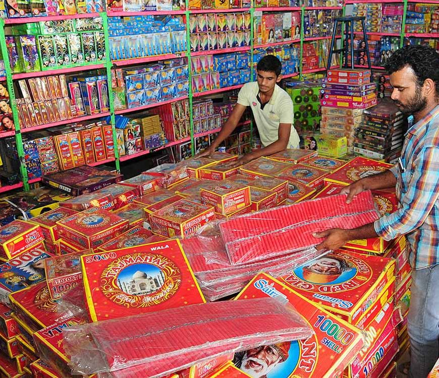 पटाखा व्यापारियों की मुश्किलें बढ़ीं, बेअंत सिंह पार्क में बैन ने बढ़ाई चिंता!