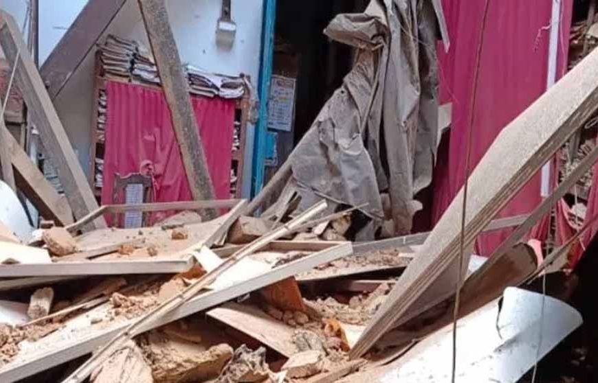 रायपुर कलेक्ट्रेट परिसर में हादसा: छत भरभराकर गिरी, अफरा-तफरी