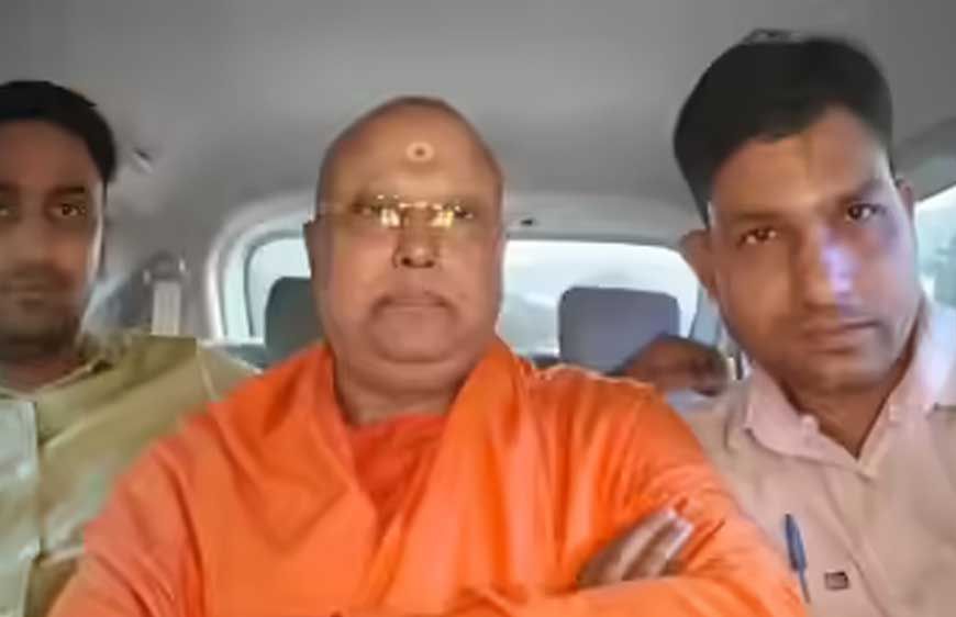 'मां-बाप' की पहचान भी झूठी! स्वामी चैतन्यानंद की असली कहानी आई सामने