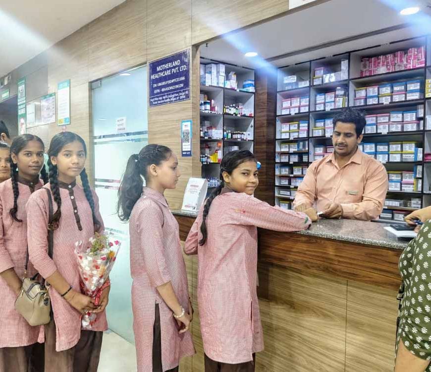 मिशन शक्ति 5.0: बालिकाओं ने सरकारी अस्पतालों का भ्रमण कर सीखी स्वास्थ्य सुरक्षा की बारीकियां