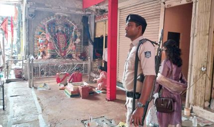 10 करोड़ के गहनों से सजी नगर जेठानी मां, 5 करोड़ के चांदी रथ से होगी विदाई – नुनहाई का भव्य दुर्गा उत्सव