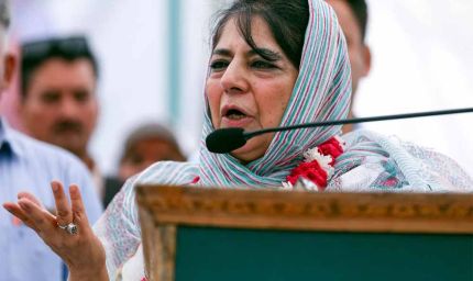 बंदूक की नोक पर राष्ट्रगान! महबूबा भड़की, वजह जानकर आप भी दंग रह जाएंगे