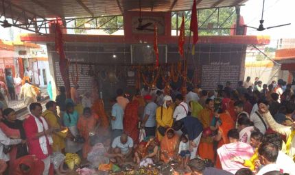 नवरात्रि के समापन पर देवी मंदिरों में गूंजे जयकारे, 2 करोड़ से अधिक श्रद्धालुओं ने किए दर्शन