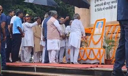 सीएम नीतीश ने गांधीजी को दी श्रद्धांजलि, कहा- बापू के विचारों का करें अनुसरण