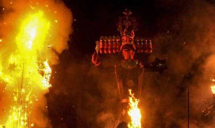 दशहरे की जली लकड़ी से घर में गायब करें नकारात्मक ऊर्जा