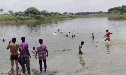 उज्जैन हादसा: 12 साल के बच्चे ने ट्रैक्टर स्टार्ट किया, 7 लोगों संग नदी में समा गया