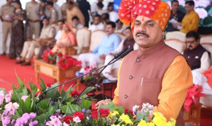 मुख्यमंत्री डॉ. यादव ने मोबाइल से क्यूआर कोड स्कैन कर लांच किया इंदौर पुलिस का चेटबॉट