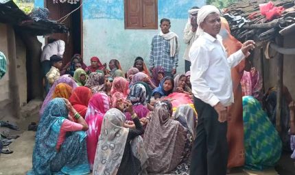 खंडवा हादसा: दुर्गा विसर्जन में डूबे 11 लोगों का अंतिम संस्कार, गांव में मातम